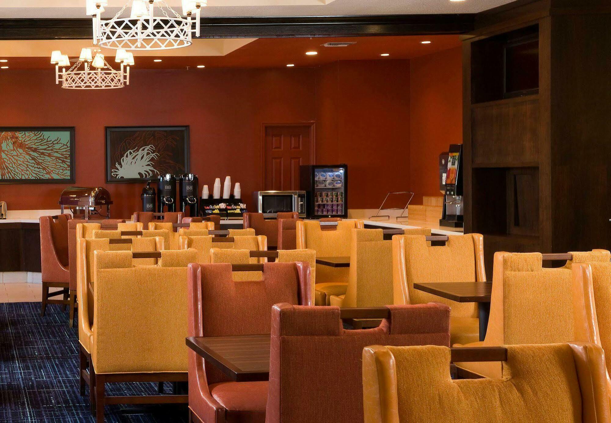 Fairfield Inn & Suites By Marriott Orlando Lake Buena Vista Restaurant bilde